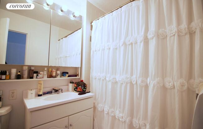 2 beds, 2 baths, $6,800, Unit 4D