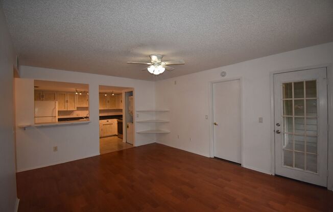 OCALA: 2 Bed/2 Bath, 2nd Floor Condo in Country Club Village AVAILABLE NOW! $275 off first FULL month's rent!