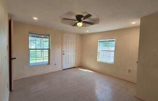 2 beds, 1 bath, $900