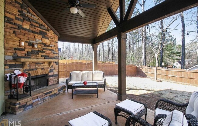 Wow, prime prime Newnan location, approx 1 mile to EVERYTHING! Hardwoods, Stainless, coffered ceilings, must see!