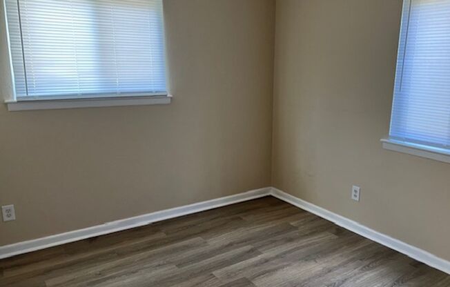 2 beds, 1 bath, $1,100