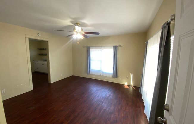 2 beds, 1 bath, $695