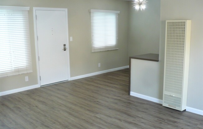 2 beds, 1 bath, 900 sqft, $3,195