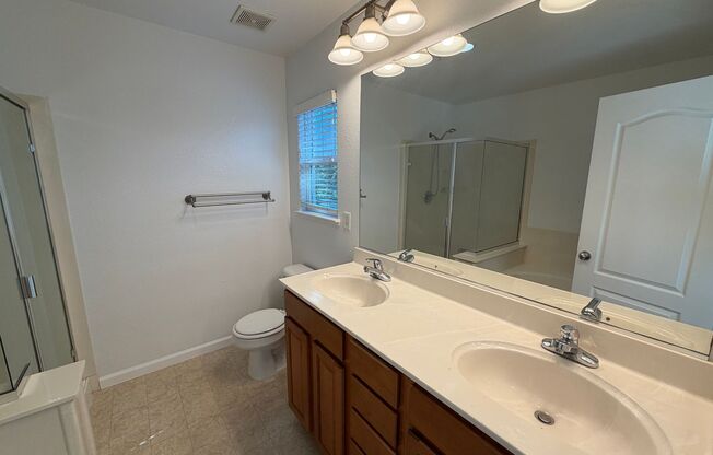 3 beds, 2.5 baths, $2,595, Unit #3014