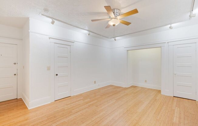 Studio, 1 bath, 440 sqft, $1,025, Unit 3