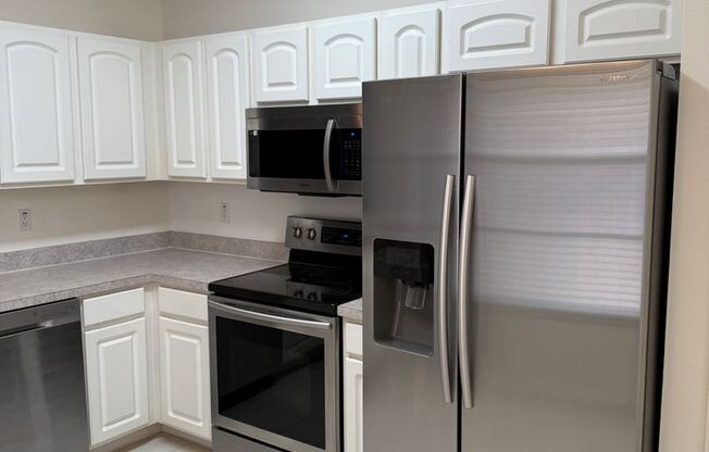 Spacious 2 Bedroom, 1.5 Bath Townhouse For Lease