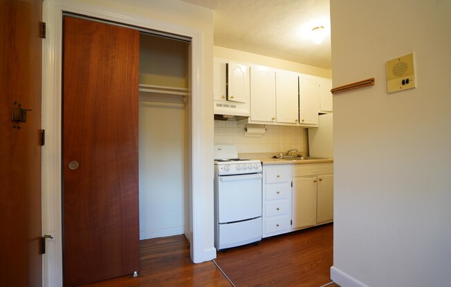 172 North Beacon St. 2S