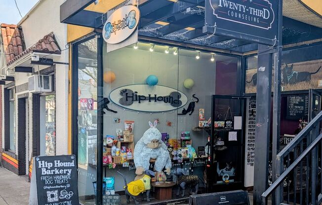 Studio, 1 bath, 308 sqft, $1,099, Unit 32