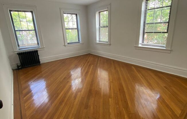 1 bed, 1 bath, 700 sqft, $2,282, Unit A03