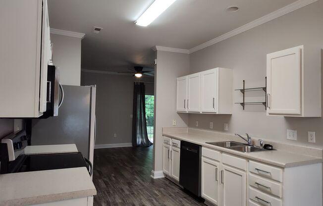 Move in ready Townhome in Morrison Place!