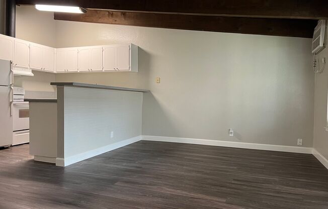 1 bed, 1 bath, 605 sqft, $1,150, Unit B28