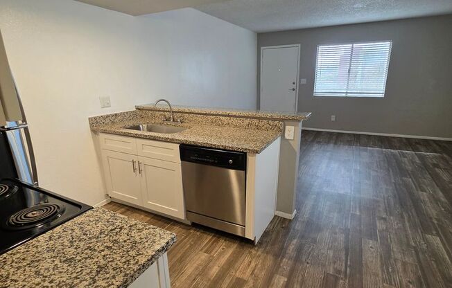 Studio, 1 bath, 415 sqft, $799, Unit 208