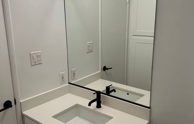 1 bed, 1 bath, 650 sqft, $2,395, Unit 39