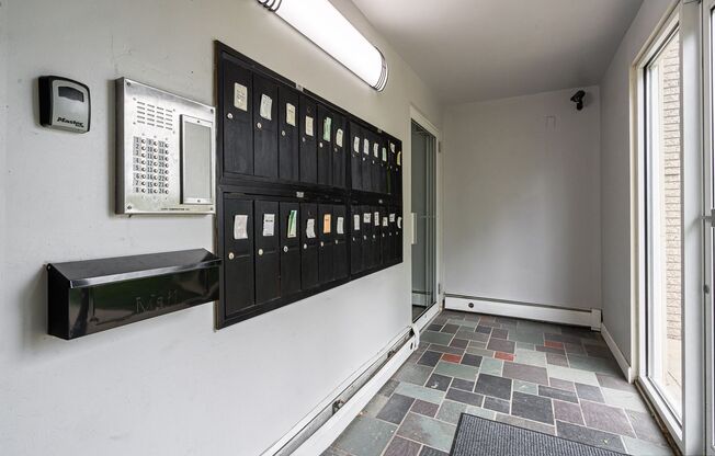 2 beds, 1 bath, 825 sqft, $1,099, Unit 1750 - 17