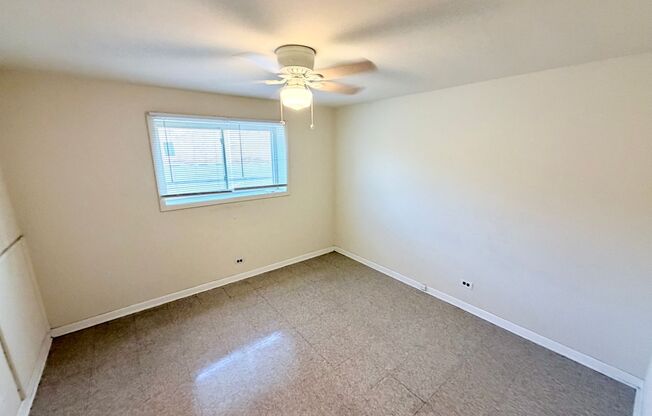 2439 Des Plaines Avenue