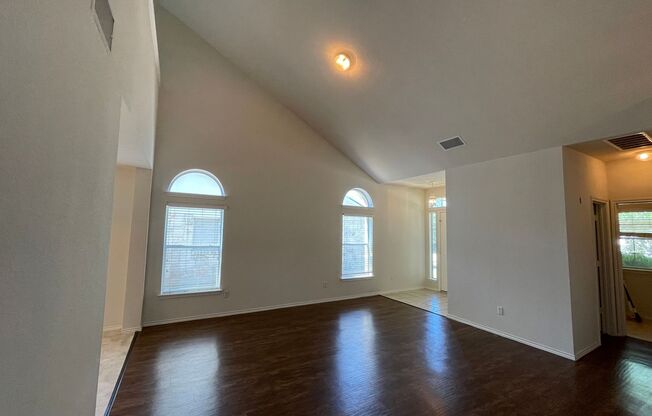 - MASTER BEDROOM DOWNSTAIRS - WASHER DRYER REFRIGERATOR INCLUDED- COME SEE