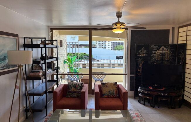 2 beds, 1 bath, $3,000, Unit # 402