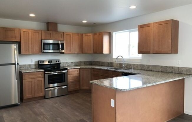 3 beds, 2.5 baths, 1,300 sqft, $1,650, Unit 6