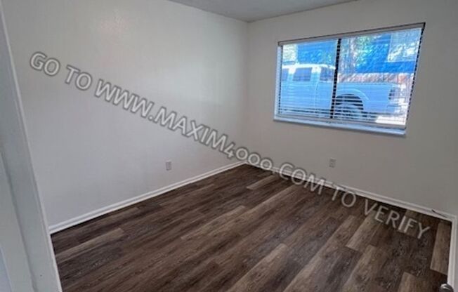 2 beds, 1 bath, 725 sqft, $1,300, Unit 2