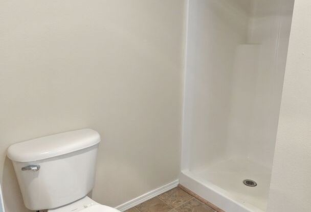 3 beds, 2 baths, 1,180 sqft, $1,585, Unit E304