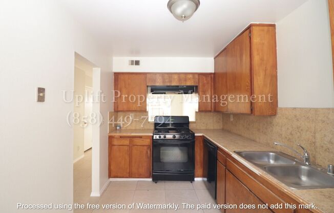 2 Bed, 1.5 Bath Condo Close to Freeway