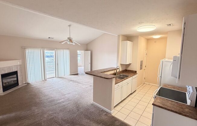 2 beds, 1 bath, 1,131 sqft, $1,252, Unit 01-302