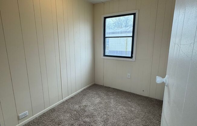 3 beds, 1 bath, 980 sqft, $700, Unit Lot#24