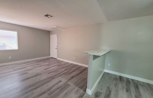 2 beds, 2 baths, 875 sqft, $1,455.5, Unit 26