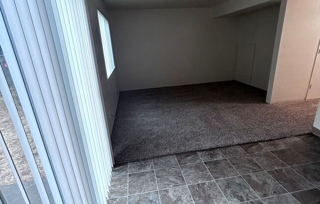 2 beds, 1 bath, 900 sqft, $1,300, Unit 5