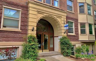 MOVE-IN SPECIAL: ONE MONTH FREE RENT | Rialto Court Apartments