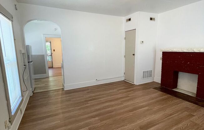 1 bed, 1 bath, $425