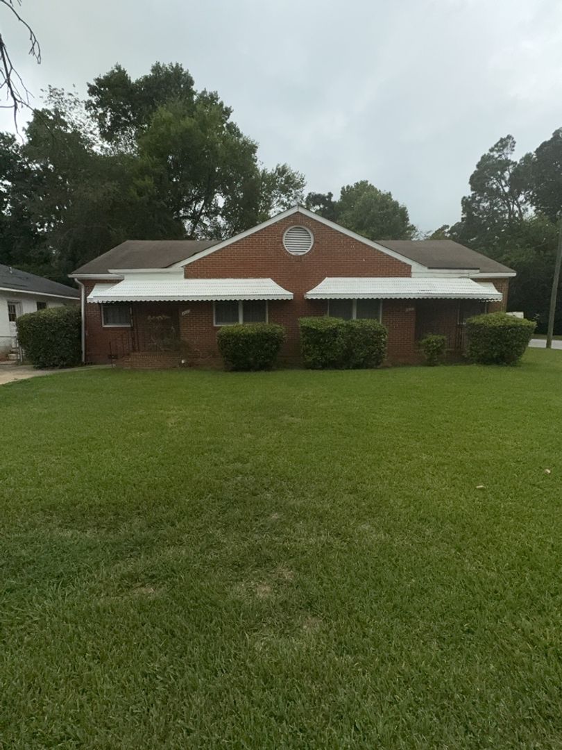 3625 Woodlawn Ave