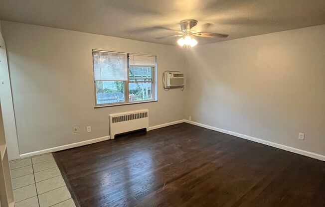 1 bed, 1 bath, $825, Unit 3