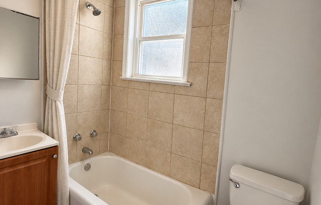 2 beds, 1 bath, $1,200, Unit #1