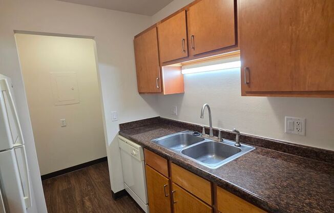 2 beds, 1 bath, 955 sqft, $1,225, Unit 19 - 204