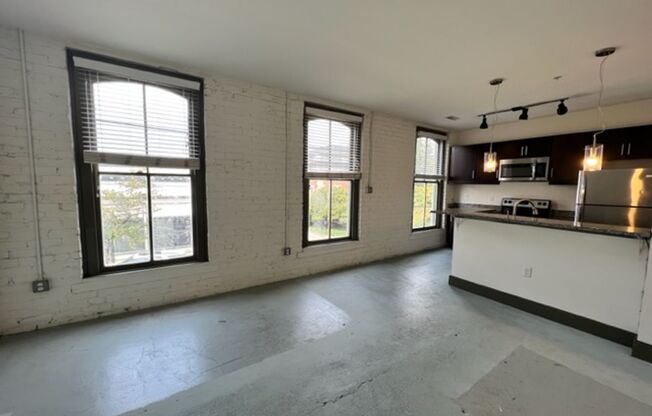 2 beds, 2 baths, 847 sqft, $1,499, Unit 1100 - 222