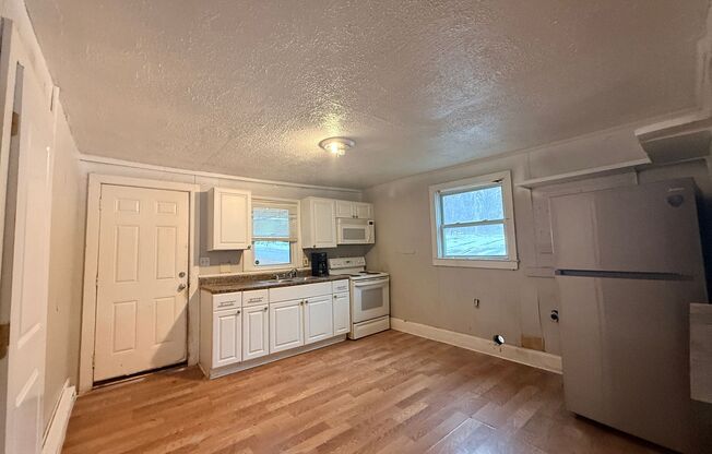 COMING SOON! 2 Bed House! Making it ready for you!