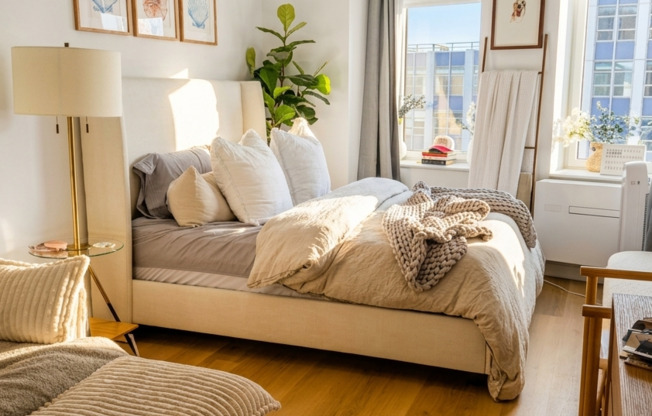 Studio, 1 bath, $4,100, Unit 2703