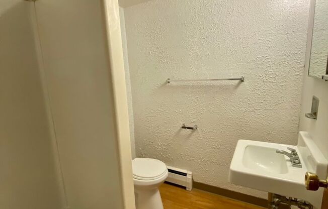 Studio, 1 bath, 450 sqft, $1,165, Unit 104