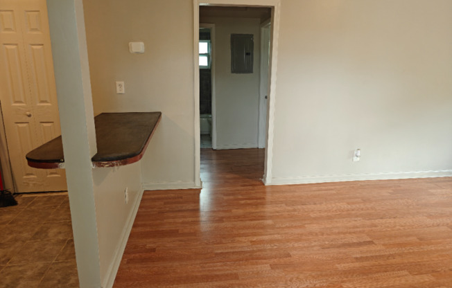 1418 UN ST W