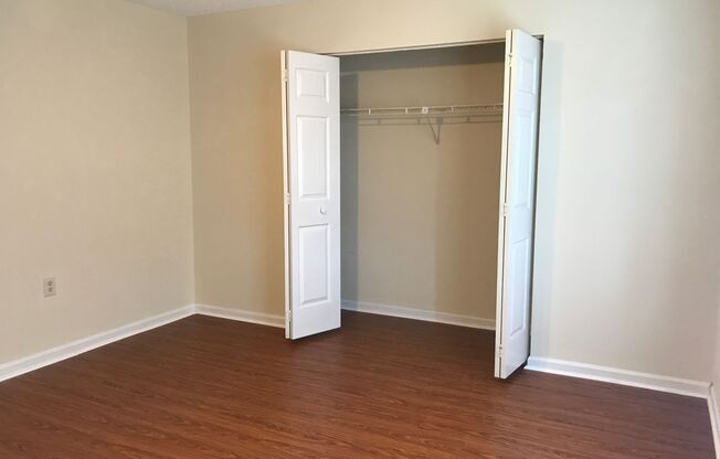 2 beds, 1.5 baths, $1,300, Unit 106