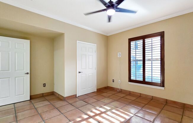 Litchfield Park condo with pool & gym! 2 car garage!