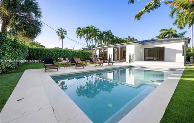 900 W 47th Ct # 900, Miami Beach, FL 33140