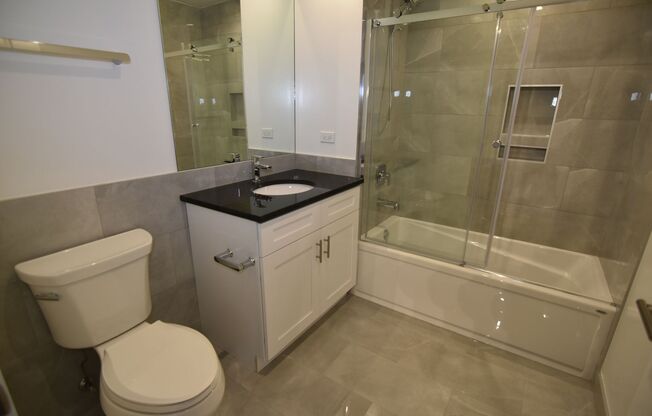 2 beds, 2 baths, 976 sqft, $4,275, Unit 3833-722