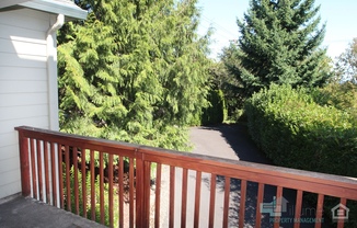 3 Level Townhome near OHSU and PSU-Attached Garage with 2 Parking Spaces!