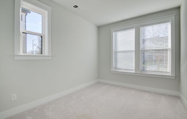 Modern Elegance in Waverly: 4 Bed, 3.5 Bath End Unit Townhome with High-End Finishes and Ideal City Living