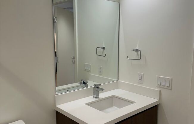 2 beds, 2 baths, $5,300, Unit # 903