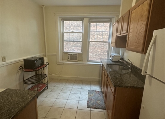 2 beds, 1 bath, 950 sqft, $3,100, Unit 6A