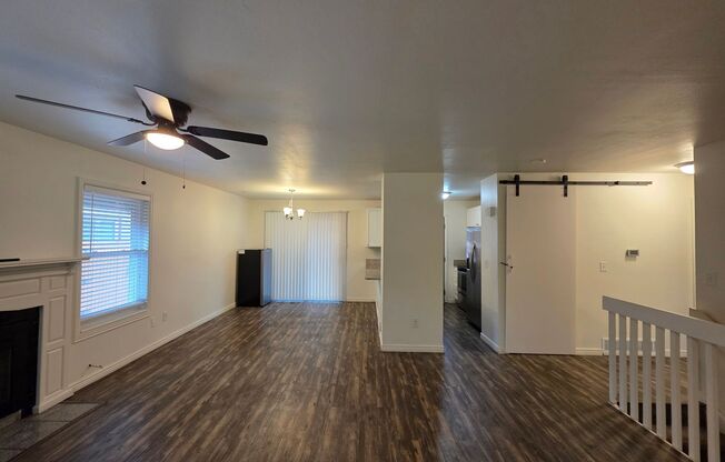 Massive 5 Bedroom Townhouse in Aurora