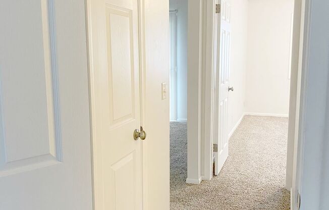 2 beds, 1 bath, 950 sqft, $995, Unit 10